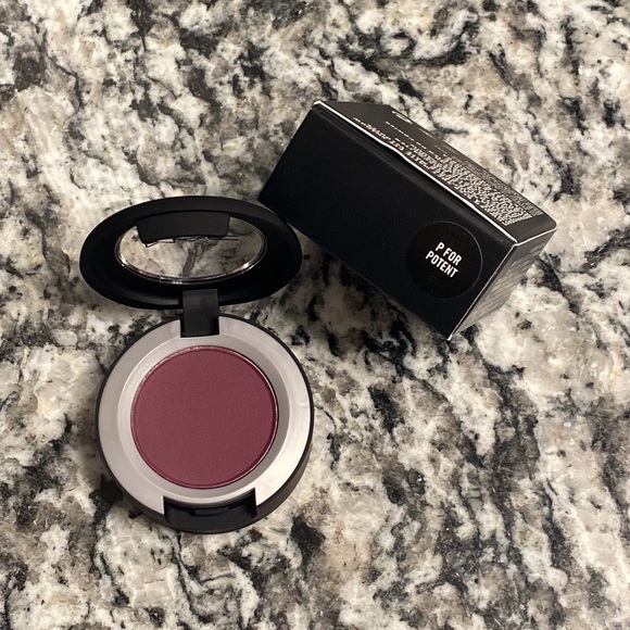 MAC Powder Kiss Soft Matte Eyeshadow P For Potent - Brand NEW - Picture 2 of 6